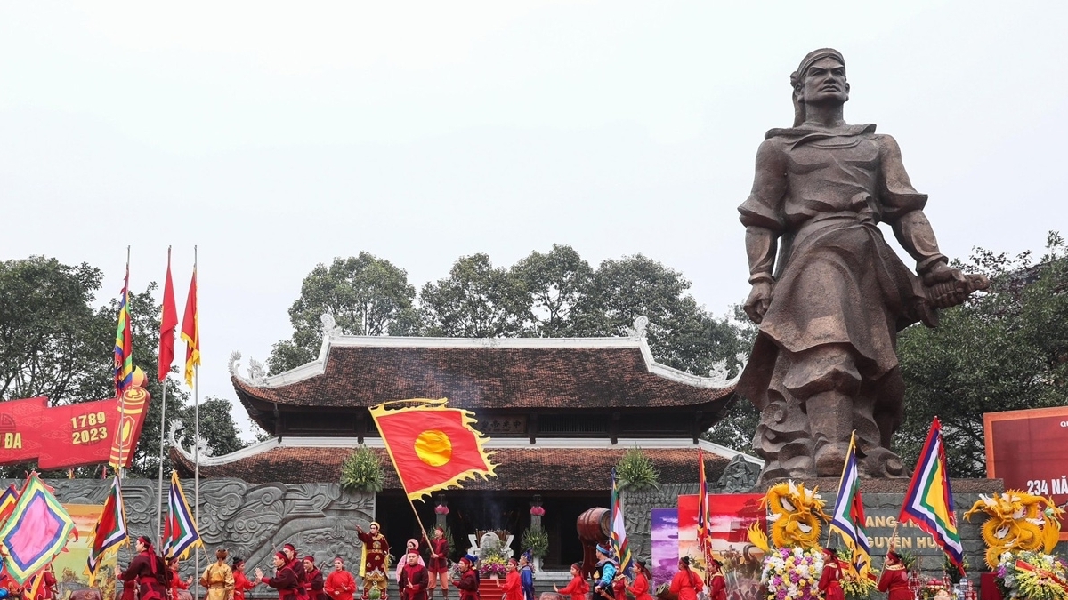 Церемония в честь 234-ой годовщине со дня победы под Нгокхой-Донгда