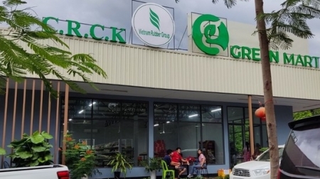 Вьетнамский супермаркет посреди каучукового леса в Камбодже