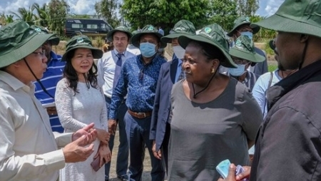 Председатель НА Мозамбика посетила Институт риса в дельте реки Меконг
