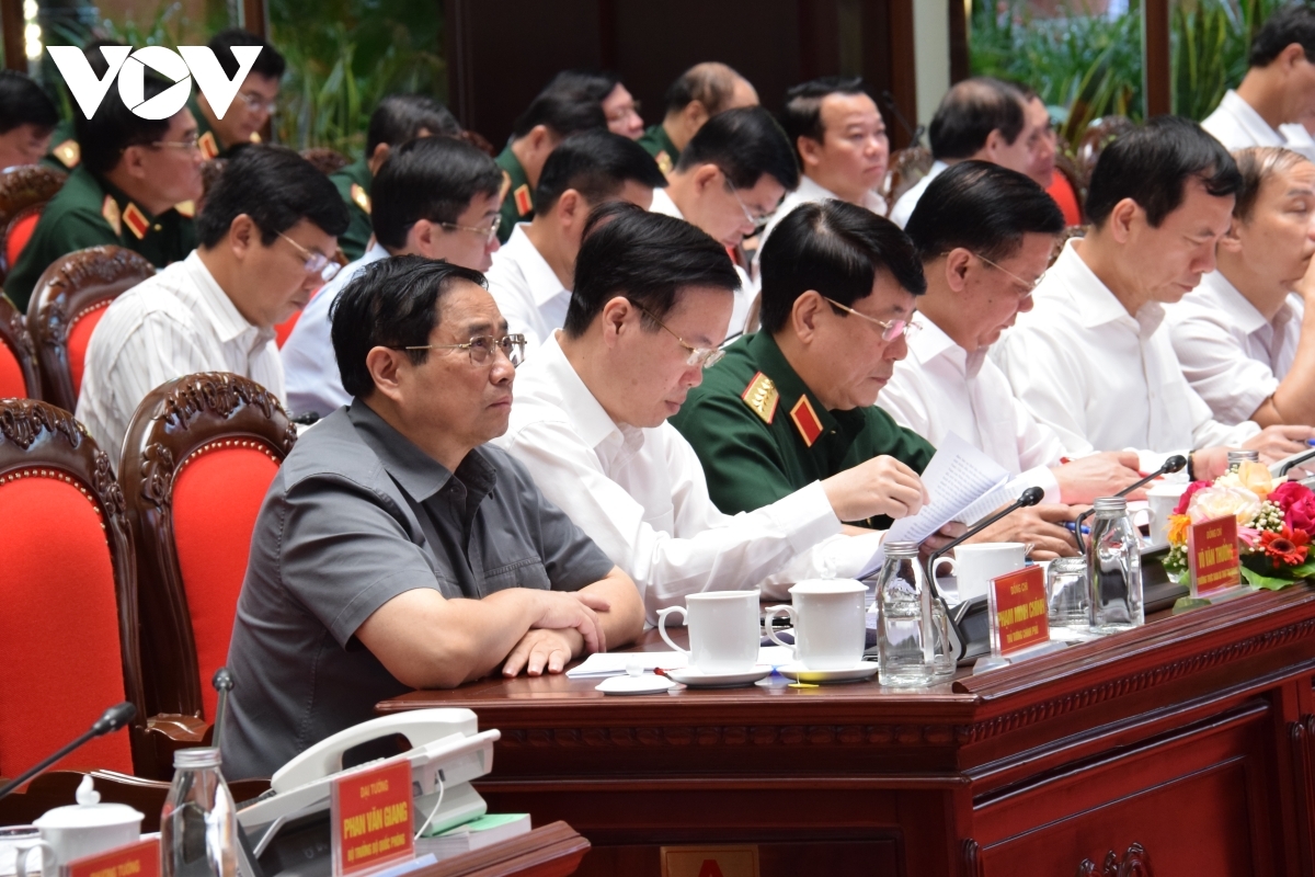 Премьер-министр Фам Минь Тинь принял участие в конференции по реализации Резолюции о «Продвижении развития оборонной промышленности до 2030 года и последующих годов»