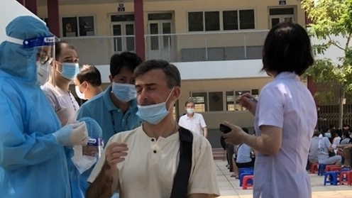 В Ханое реализуется вакцинация против COVID-19  для иностранных граждан