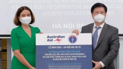 Минздрав Вьетнама получило вакцину против COVID-19 и медицинское оборудование от Австралии