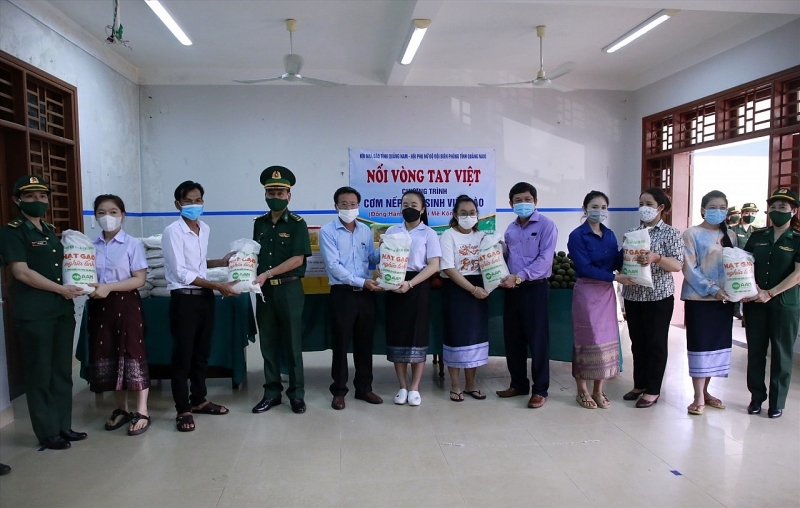 Около 130 лаосских студентов, обучающихся в Куангнаме, получили поддержку в рамках программы борьбы с COVID-19 «Вьетнамское единство»