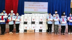 GNI предоставила медикаменты 14 школам в провинции Хоабинь
