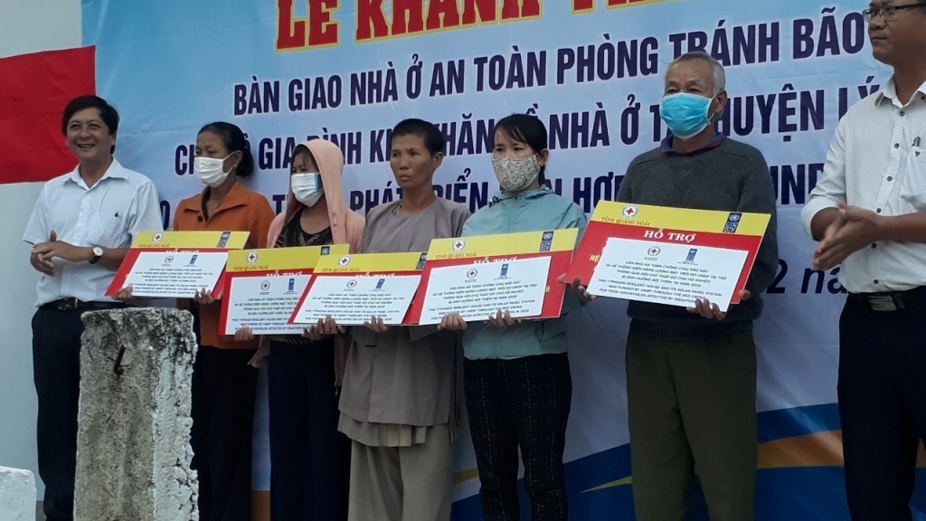 UNDP передал бедным жителям провинции Куангнгая 10 устойчивых домов