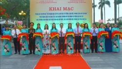 Выставка ценных фотографий и материалов, посвященных президенту Хо Ши Мину
