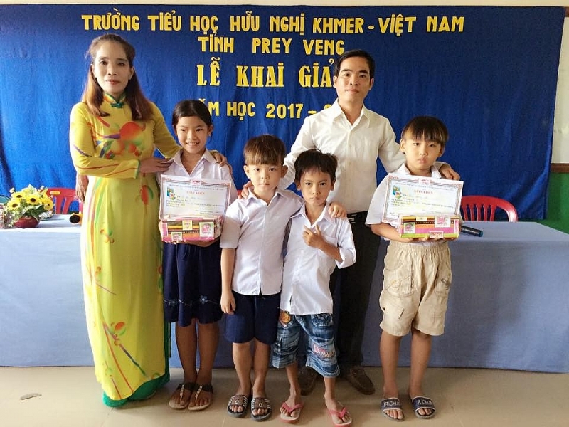 Учитель  распространяет вьетнамский язык в Камбодже