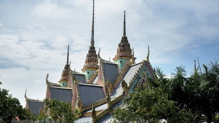 Кхмерская пагода со самой большой статуей Будды  в провинции Шокчанге