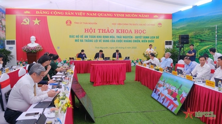 Конференция «Президент Хо Ши Мин в «безопасной зоне Диньхоа провинции Тхайнгуен»