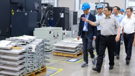 Премьер-министр посетил ряд заводов  в Дананге
