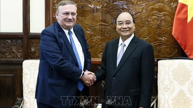 Президент Вьетнама Нгуен Суан Фук принял  посла Венгрии Ори Чабу