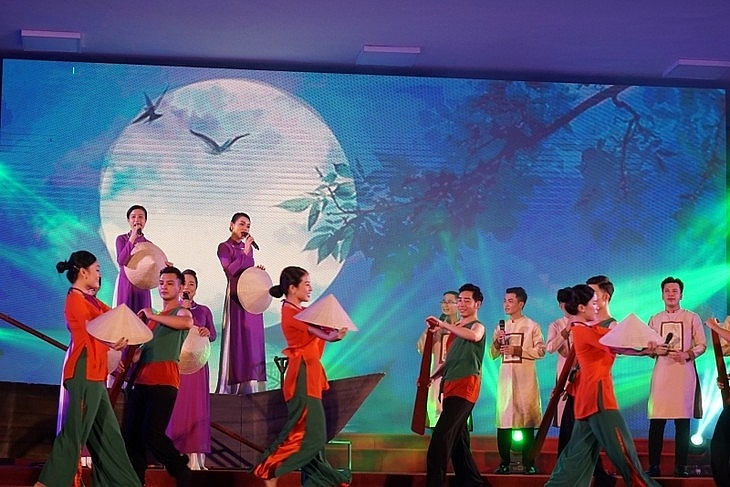 Певческий фестиваль по продвижению разных видов народного пения Центрального Вьетнама