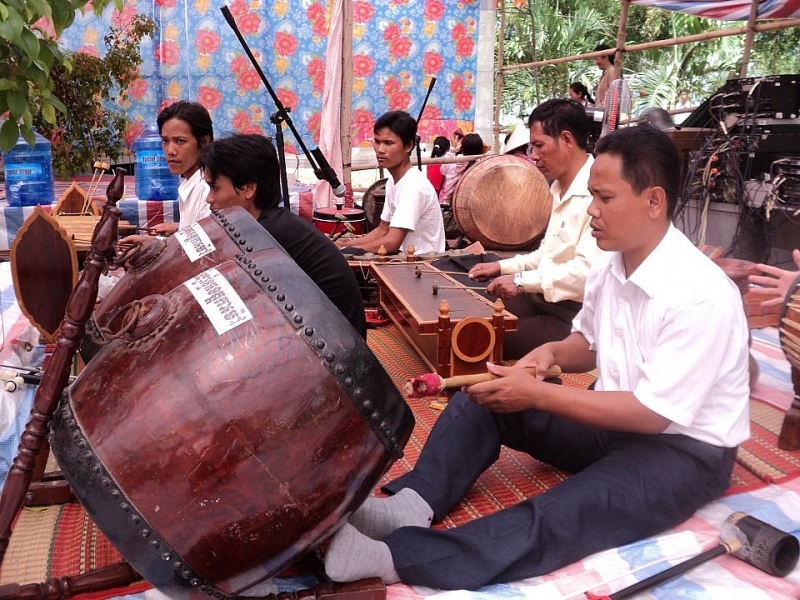Провинция Камау прилагает усилия к сохранению искусства кхмерской музыки на больших барабанах