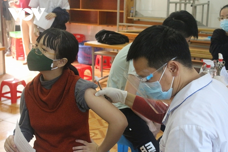 В Ханое проходит вакцинация учеников 9-ых классов и старше
