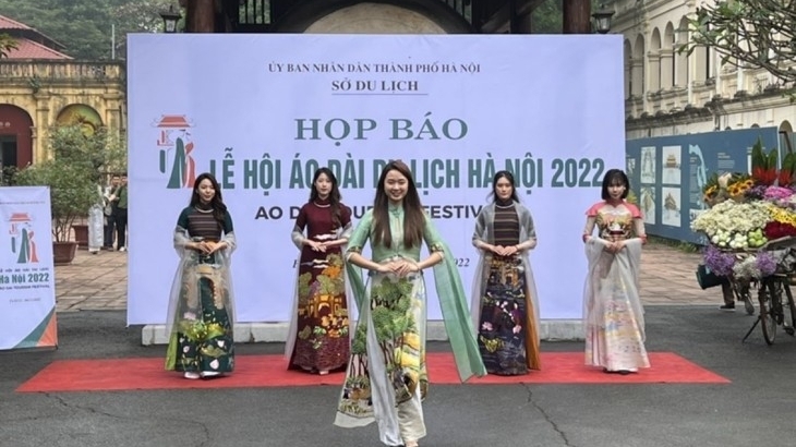 Ханойский фестиваль туризма и платья ао-зяй – 2022 стимулирует столичный туризм