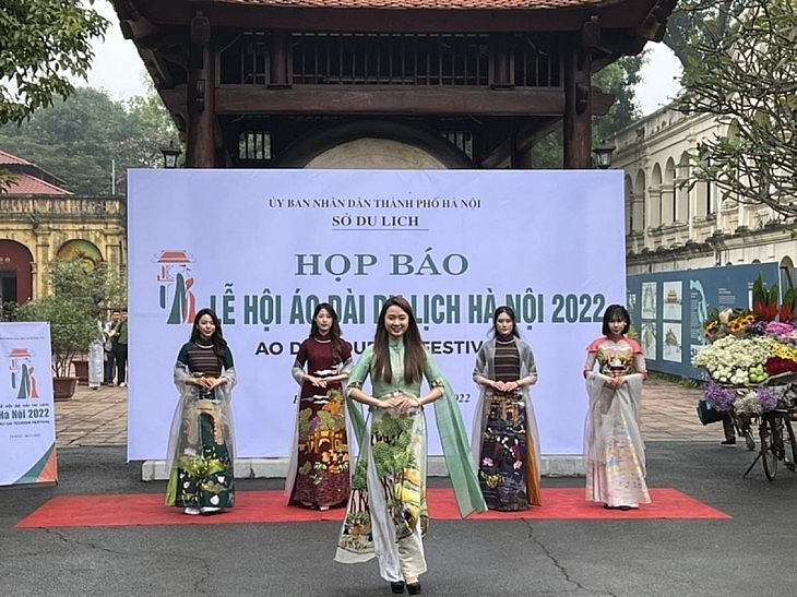 Ханойский фестиваль туризма и платья ао-зяй – 2022 стимулирует столичный туризм