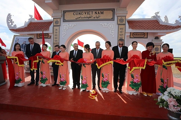 Состоялась церемония открытия Вьетнамских ворот в деревне Дуарcфари на окраине города Кенитра (Марокко).
