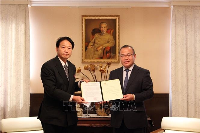 Два японских гражданина были назначены почетными консулами Вьетнама.