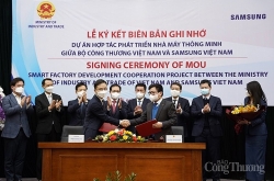 Минпромторг Вьетнама и Samsung Vietnam подписали соглашение о сотрудничестве по развитию умных заводов