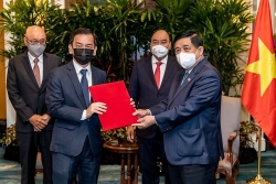 Электроэнергетическая корпорация Вьетнама и сингапурская фирма Sembcorp сотрудничают усилия в развитии энергетики во Вьетнаме
