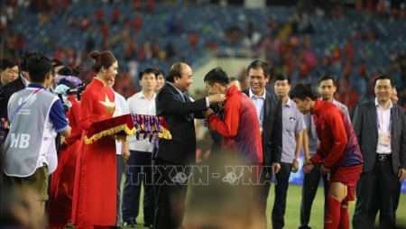 Руководители партии и государства наградили медалями мужские футбольные команды за высокие достижения на 31-х играх ЮВА