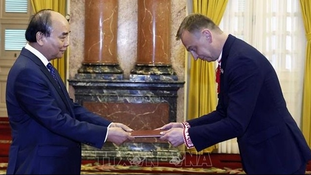 Президент Вьетнама принял послов Украины и Канады, вручивших ему верительные грамоты