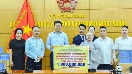 Передача вьетнамцам в РК препаратов для лечения COVID-19