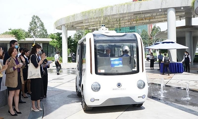 Умный беспилотный автомобиль запущен на дорогах общего пользования в Биньзыонге