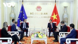 Министр общественной безопасности принял главу миссии ЕС во Вьетнаме