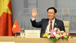 Выонг Динь Хюэ передал поздравление председателю палаты общин Канады