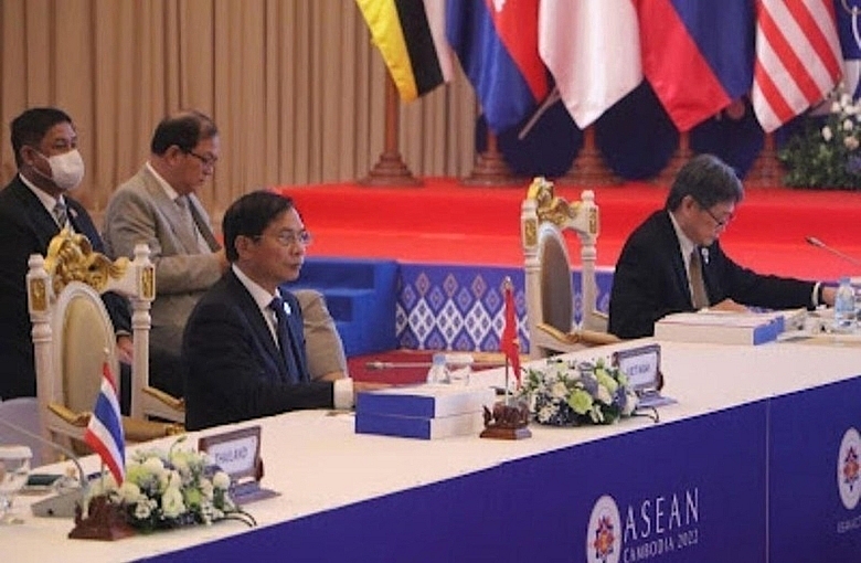 Министр иностранных дел Вьетнама предложил странам АСЕАН содействовать добросовестному сотрудничеству и диалогу