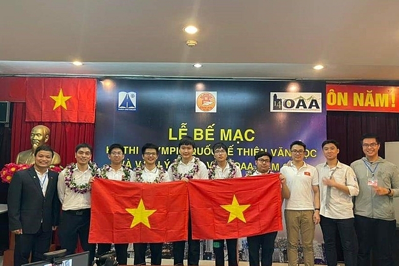 5 вьетнамских школьников завоевали медали на олимпиаде по астрофизике