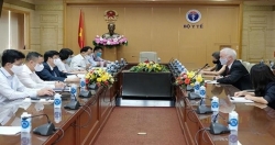Министр здравоохранения Нгуен Тхань Лонг провёл рабочую встречу с послами Австралии, Франции и Швейцарии по вакцинам
