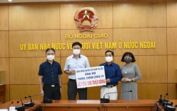 Вьетнамская диаспора в Чехии сделала пожертвования в Фонд вакцин против COVID-19