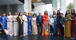 Национальное вьетнамское платье «аозай» очаровывает аудиторию Сеула (РК)
