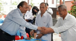 Премьер Вьетнама проверил осуществление мер по борьбе с засухой и засолением почв в провинции Тиензянг