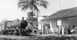 Железнодорожная линия, построенная французами, для перевозки каучукового латекса в Сайгон