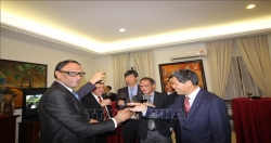 Посольство Вьетнама в Малайзии устроил прием уполномоченных послов зарубежных стран одновременно в Малайзии и во Вьетнаме