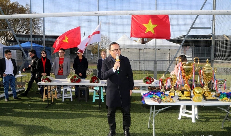 21 команда из вьетнамских диаспор в Великобритании приняла участие в футбольном турнире 2021 Nova Cup London 2021