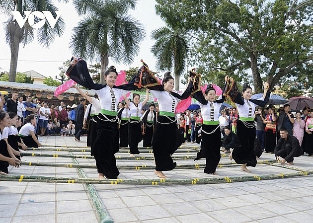 Танец «Сое» народности Тхай и красота культурных черт этой народности на северо-западе Вьетнама