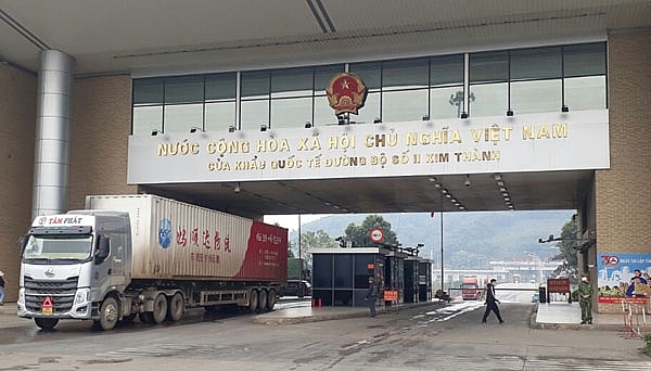 Китай реимпортирует фрукты через пограничные ворота Лаокай