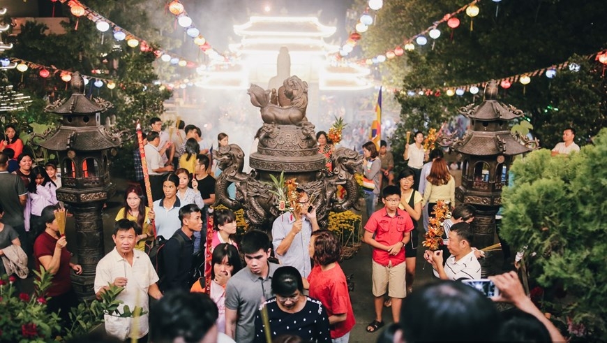 Посещение буддийских пагод в начале года - красота вьетнамской культуры