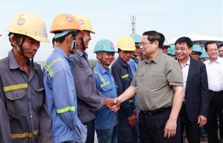 Премьер-министр проинспектировал ключевые транспортные проекты в дельте Меконга