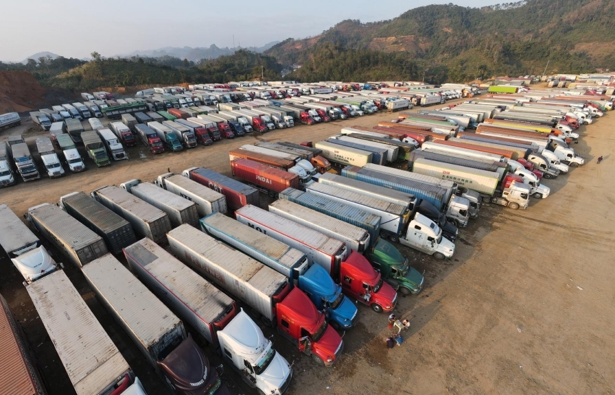 Китай приостанавливает осуществление процедур таможенной очистки товаров на пограничном пункте Хыунги