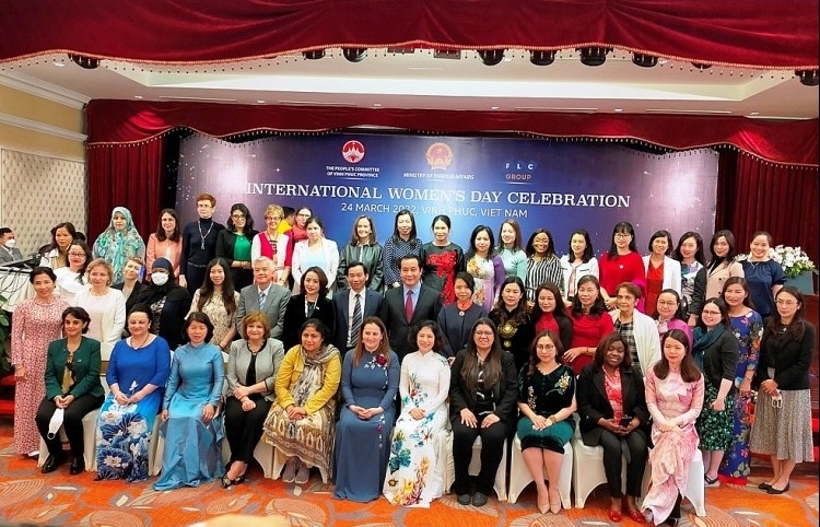 Вьетнамские женщины играют важную роль в обеспечении мира и развития