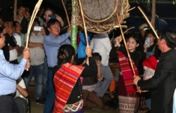 Барабанный праздник Макоонг - Ночь любви в великих джунглях Чыонгшон