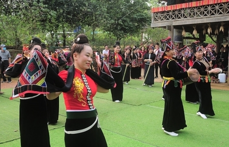 Впечатление от искусства танца "Сое тхай" в провинции Шонла