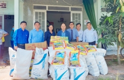 Вручение подарков 100 семьям Деревни вьетнамско-корейской дружбы
