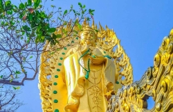Самая высокая пара статуй Авалокитешвары во Вьетнаме в Куинене