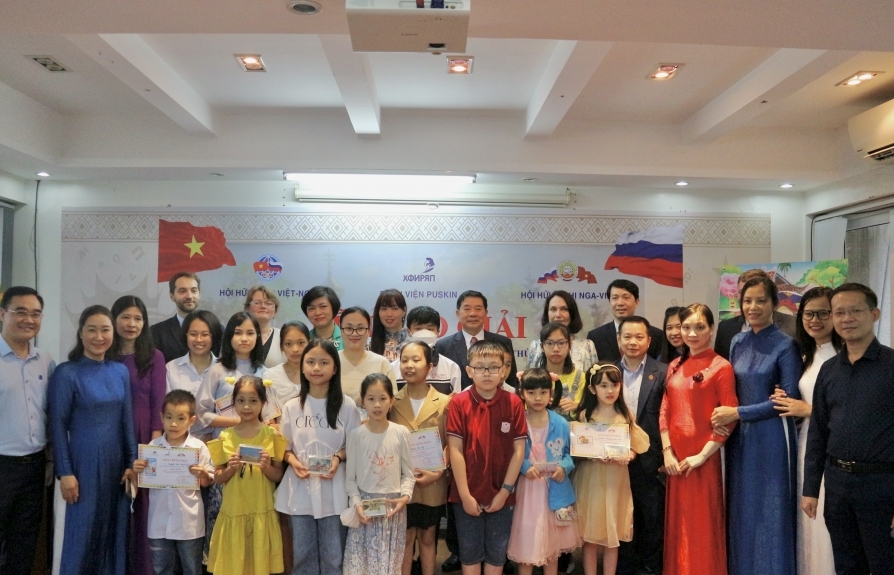 Церемония награждения победителей 6-го Международного конкурса детских рисунков «Я рисую Вьетнам – Я рисую Россию»